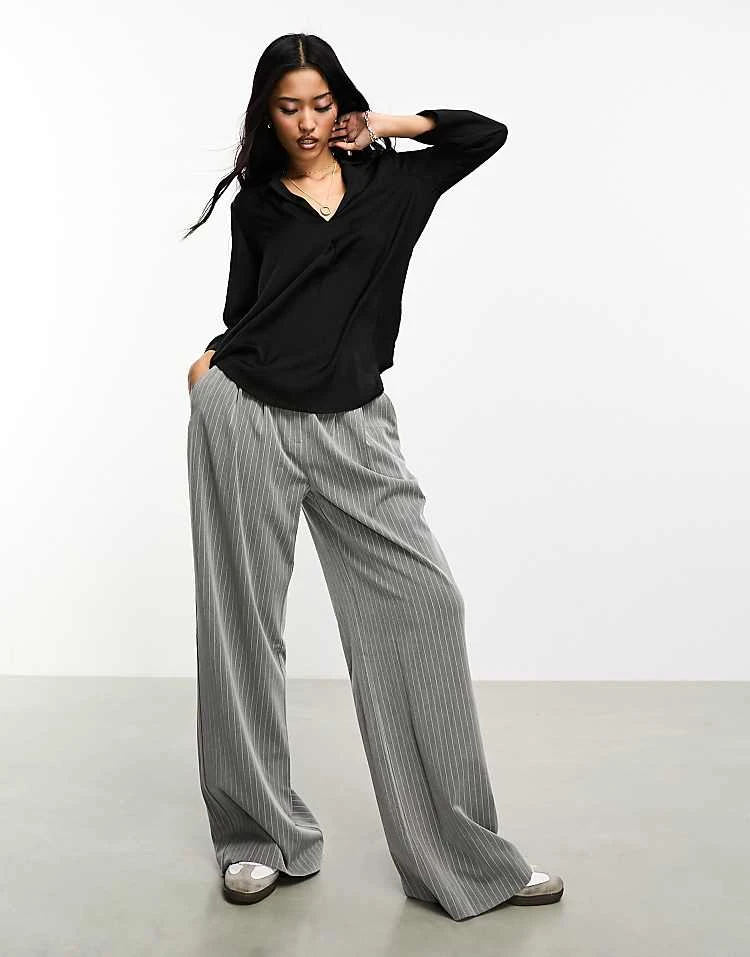 Pimkie Hammered Satin V Neck Shirt In Black For Women 6 Pimkie Hammered Satin V Neck Shirt In Black For Women - Image 4